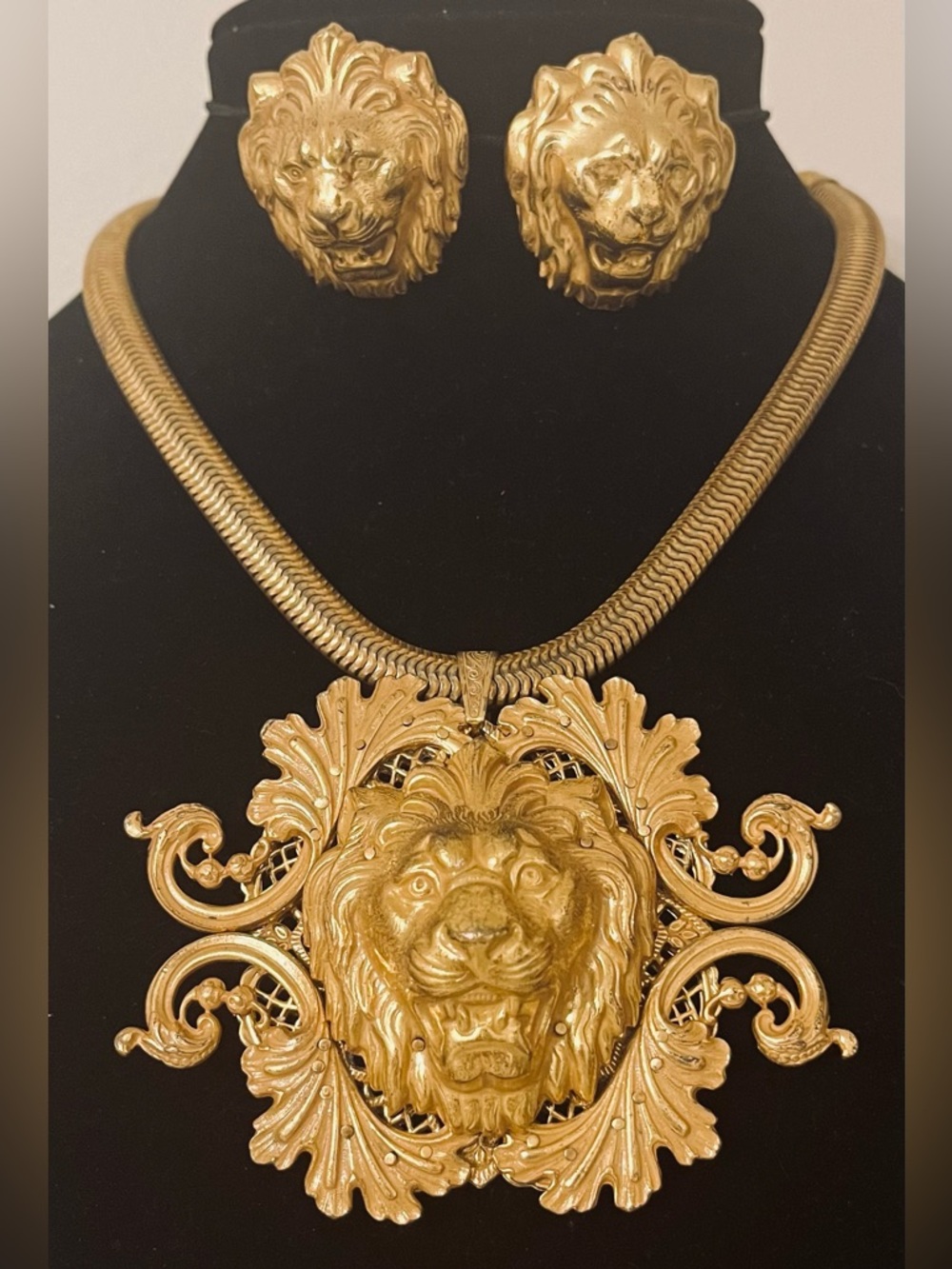 #248 RARE Miriam Haskell Vintage Gold-tone Lion Head Necklace & Earrings Set